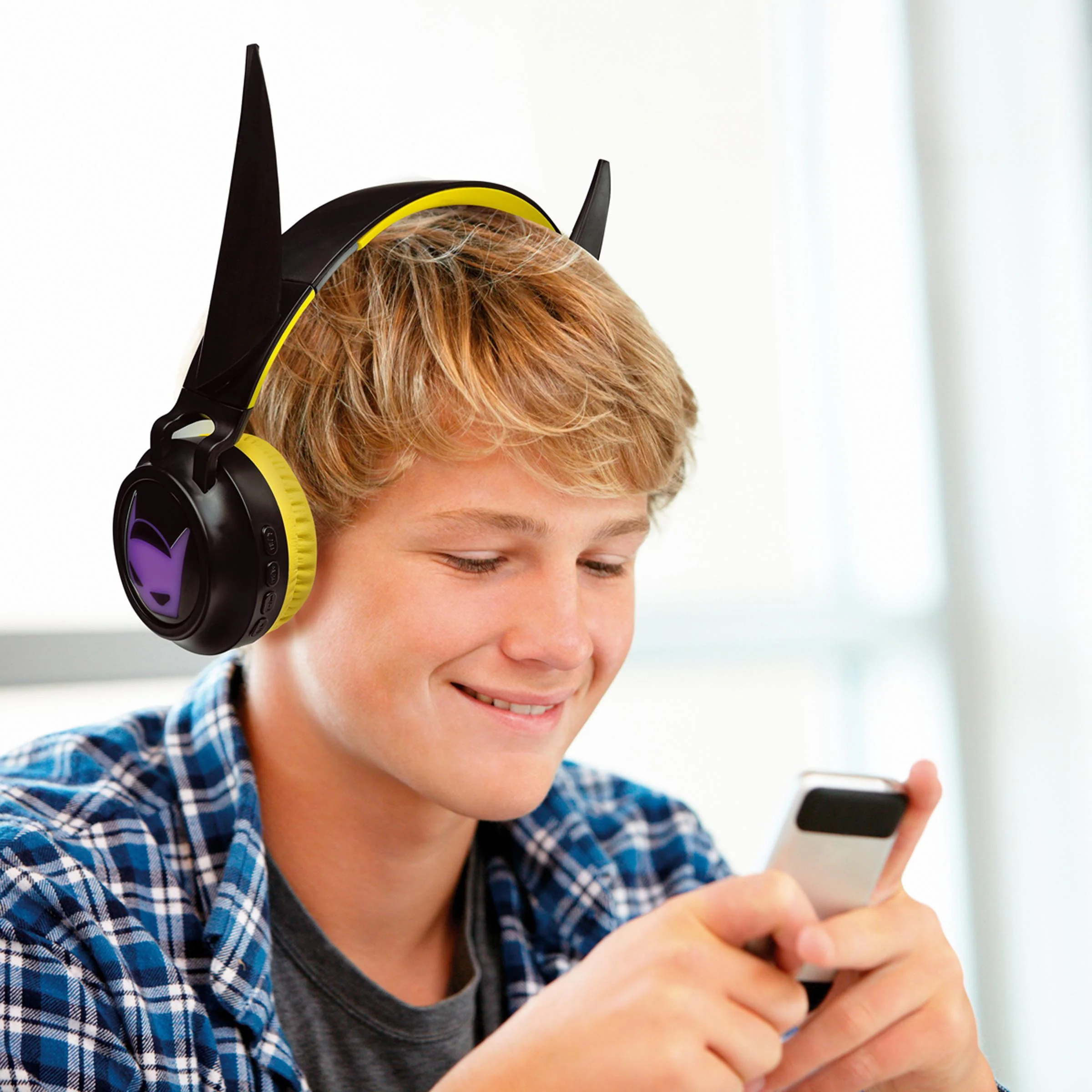 Batman-Themed Foldable Bluetooth & Wired Headphones - Volume Safe - Image 4