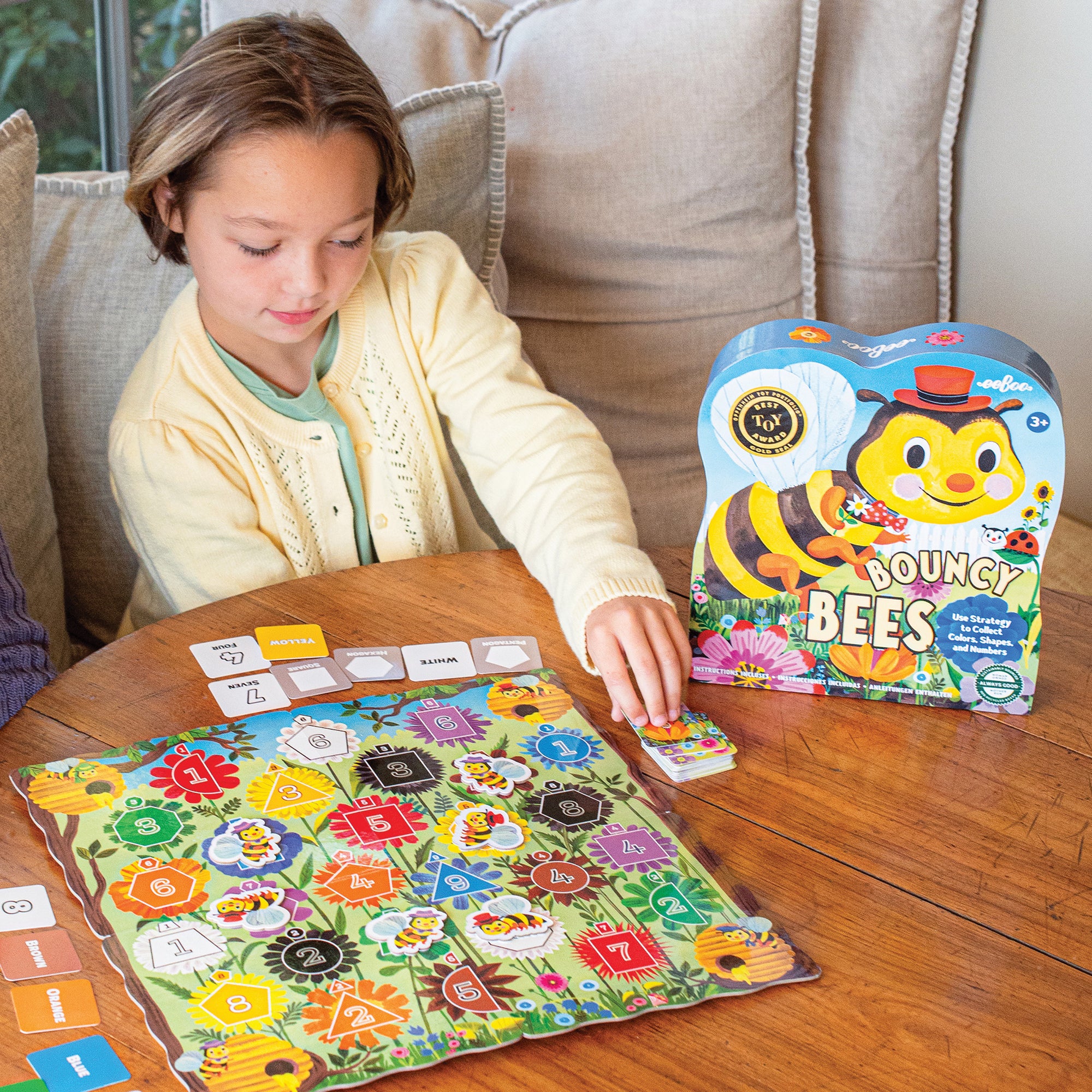 eeBoo Bouncy Bees Shaped Strategy Board Game - Image 4