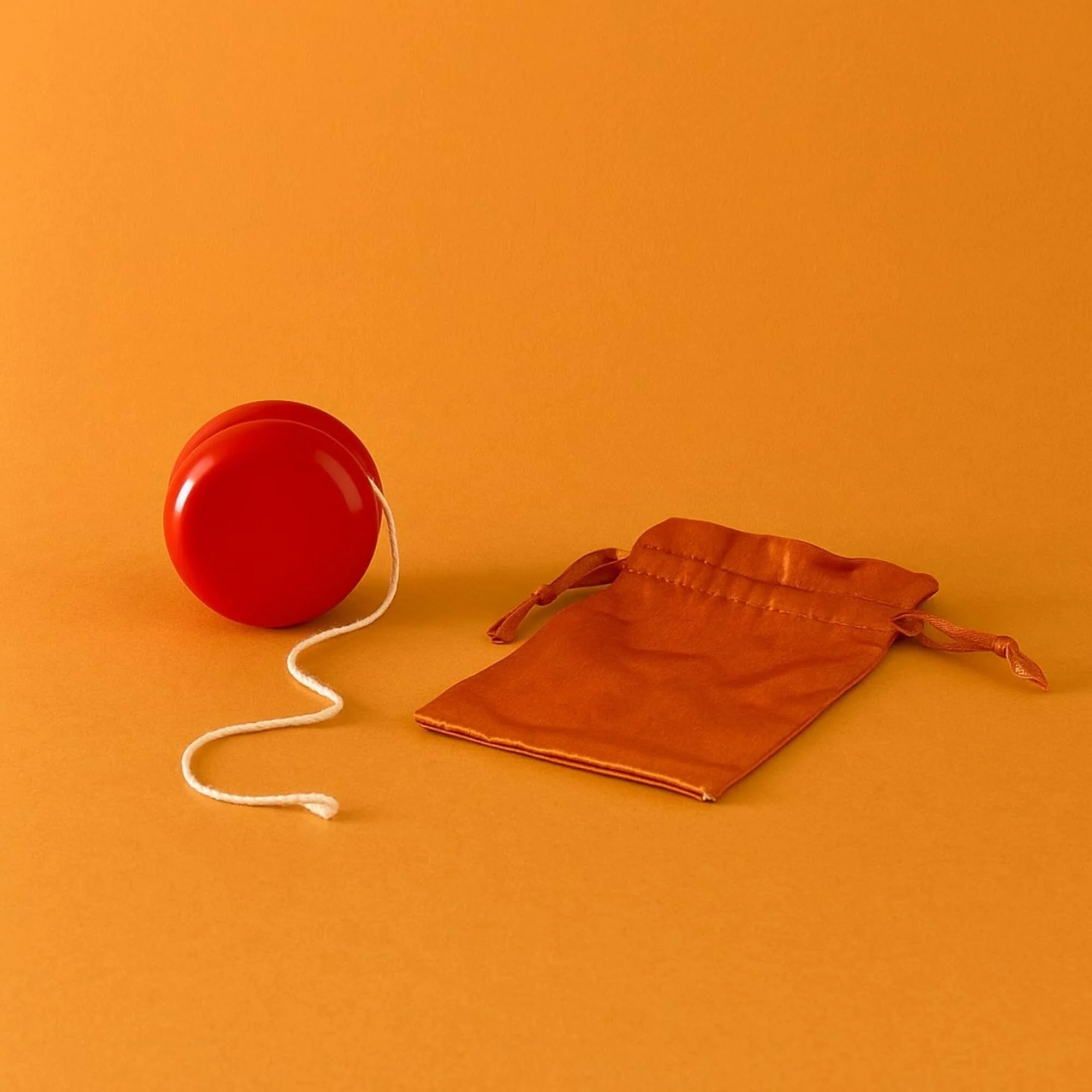 Hinkler Learn Yoyo Skills 3-Piece Kit With Championship Yoyo And Instructional Book - Image 2