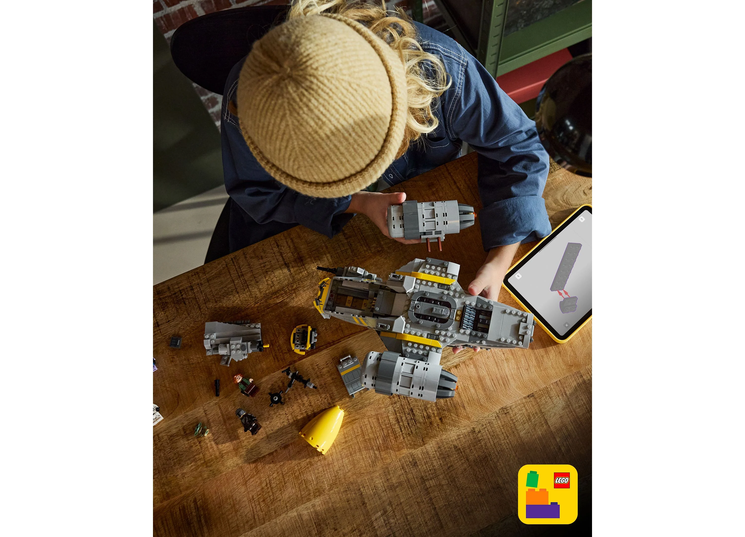 LEGO Star Wars The Razor Crest Building Set, 930 Pieces - Image 5