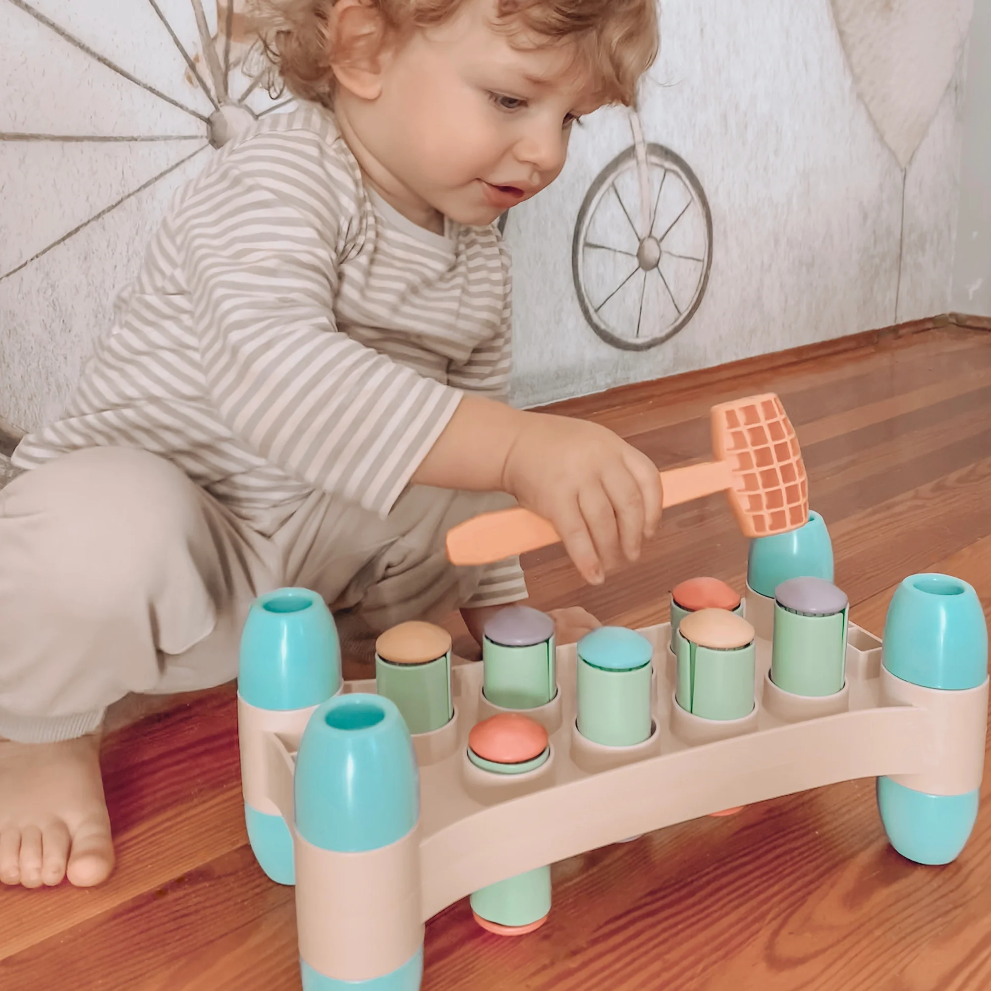 Quercetti PlayEco+ Hammer Peggy - Colorful Peg Pounding Toy - Image 4