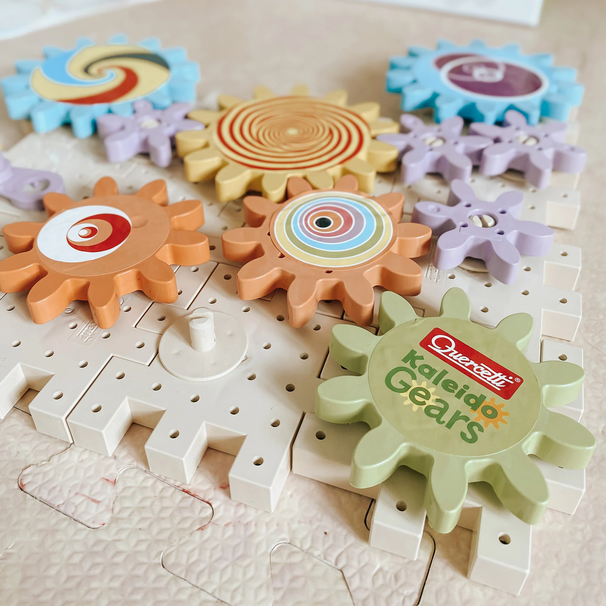 Quercetti PlayEco+ Kaleido Gears - 38pc Colorful STEM Gear Playset - Image 4