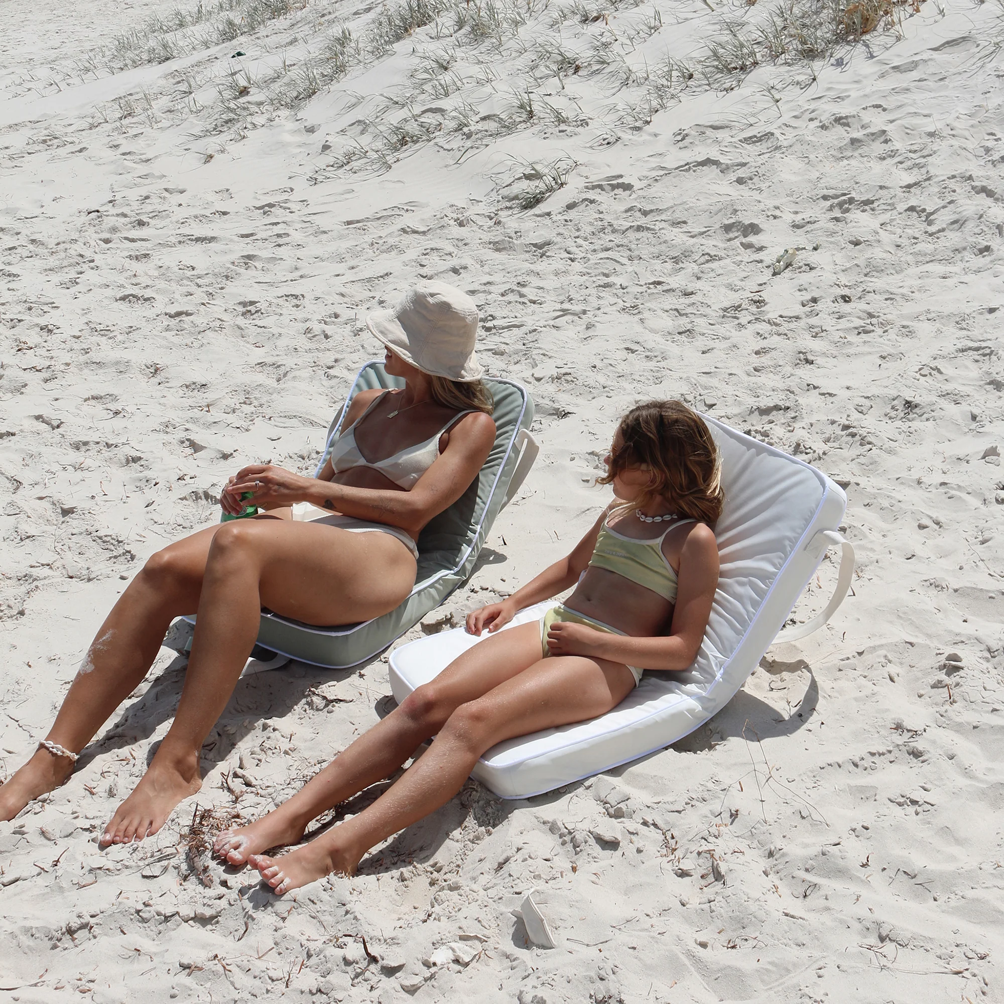 Sunnylife Casa Cream Portable Folding Chair - 6 Recline Settings, Foam Pad - Image 5